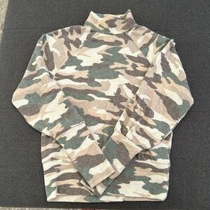 Anthropologie camo turtleneck size xs